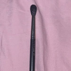 MAC 224 BLENDING BRUSH